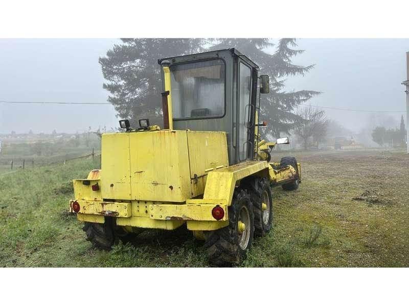 O&K F106A Niveladoras