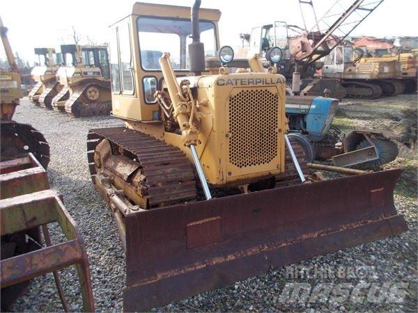 CAT D4D Buldozer sobre oruga