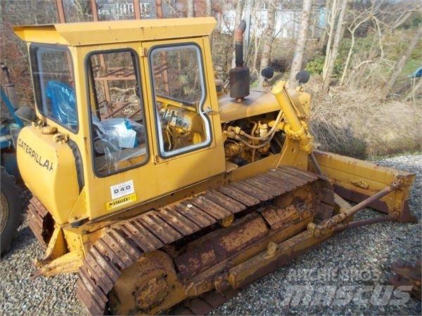 CAT D4D Buldozer sobre oruga