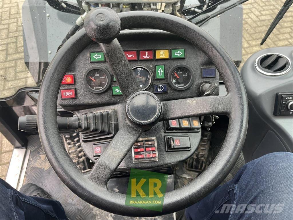 GiANT V5003 Cargadoras y excavadoras frontales