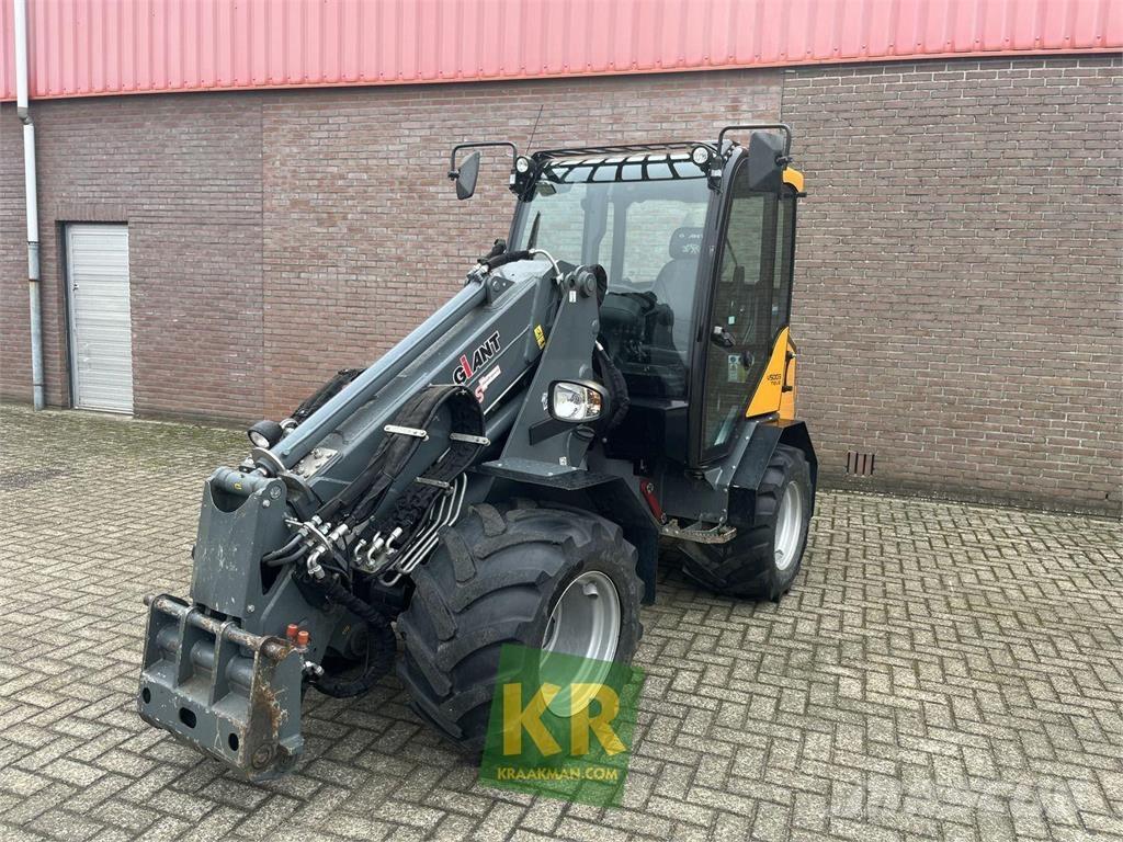 GiANT V5003 Cargadoras y excavadoras frontales