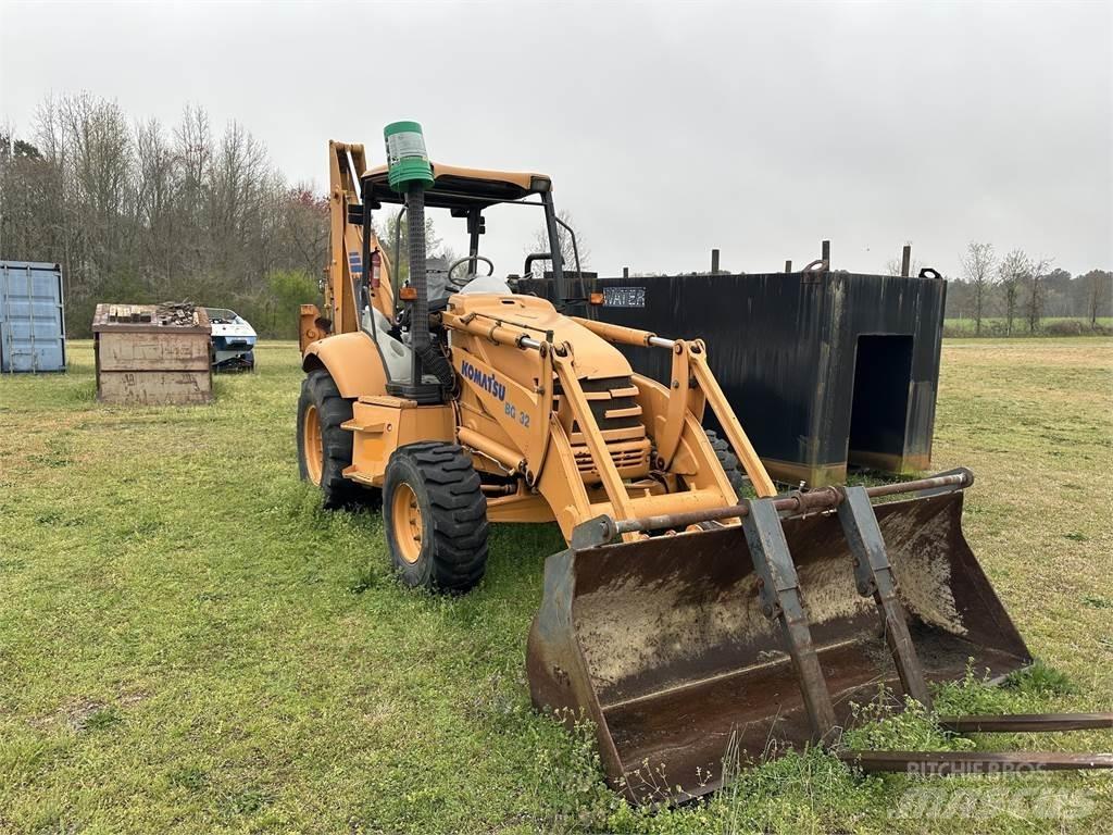 Komatsu WB140 Retrocargadoras