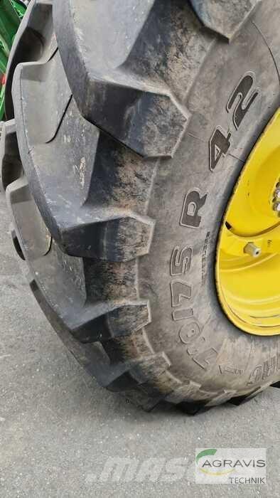 John Deere 8R 310 Tractores