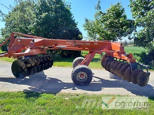 Kuhn XM32 Gradas