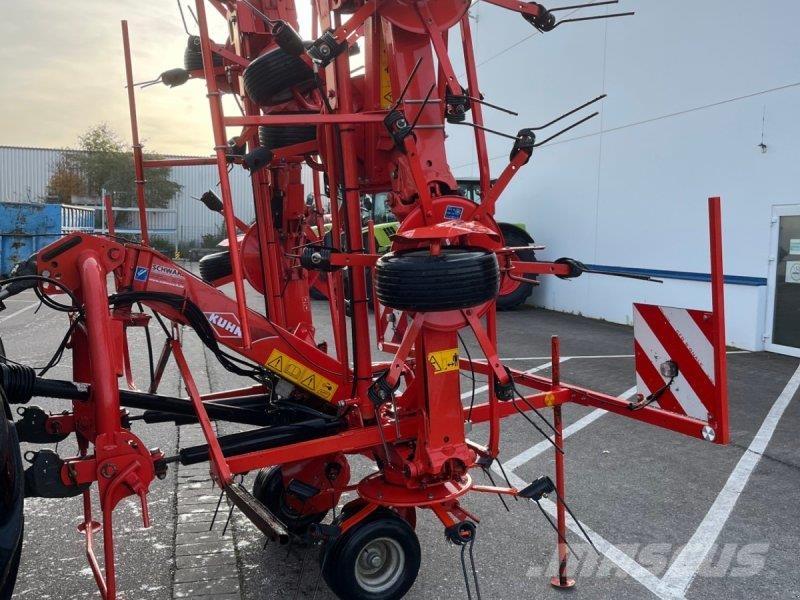 Kuhn GF 8702 Rastrilladoras y rastrilladoras giratorias