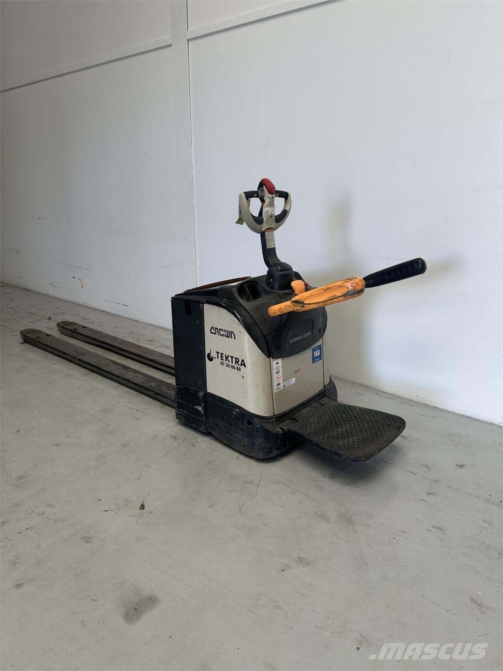 Crown WT3040 Montacargas con plataformas de baja elevación