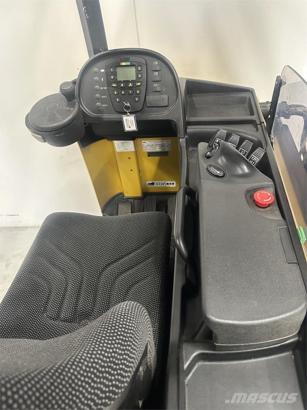 Yale MR14 Montacargas de alcance de gran altura