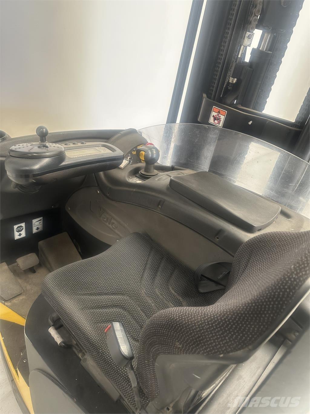 Yale MR16H Montacargas de alcance de gran altura