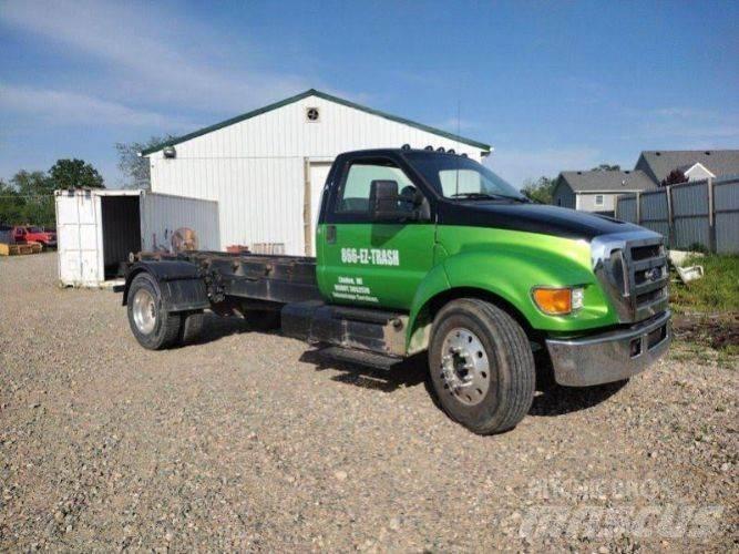 Ford F650 Camiones con chasís y cabina