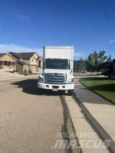 Hino 268A Camiones con caja de remolque