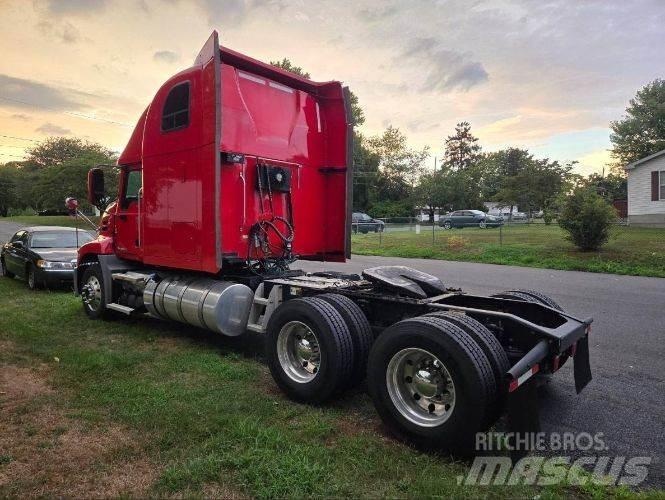 Mack Pinnacle Camiones tractor