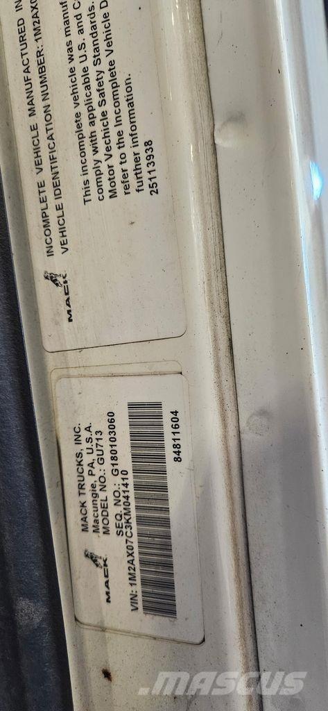 Mack GR64FR Bañeras basculantes usadas