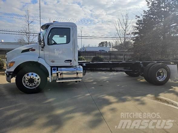 Peterbilt 536 Camiones con chasís y cabina