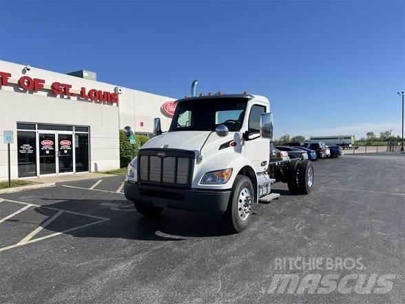 Peterbilt 537 Camiones con chasís y cabina