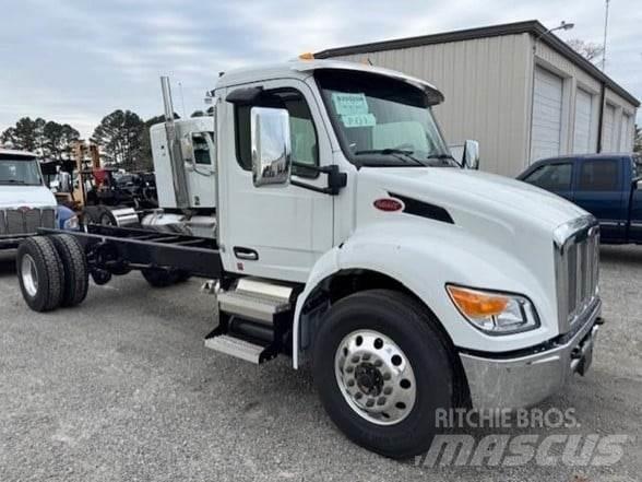 Peterbilt 537 Camiones con chasís y cabina