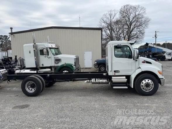 Peterbilt 537 Camiones con chasís y cabina