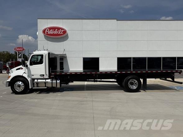 Peterbilt 537 Camiones de cama baja