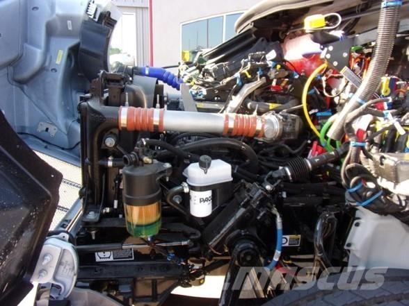 Peterbilt 537 Camiones de cama baja