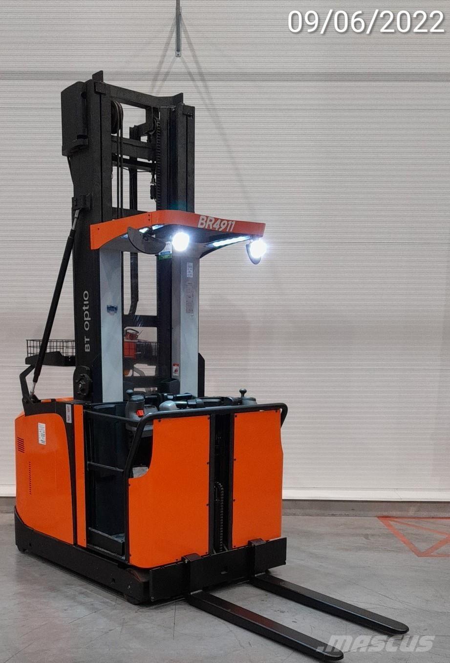 BT OME100H Montacargas recogepedidos de gran altura