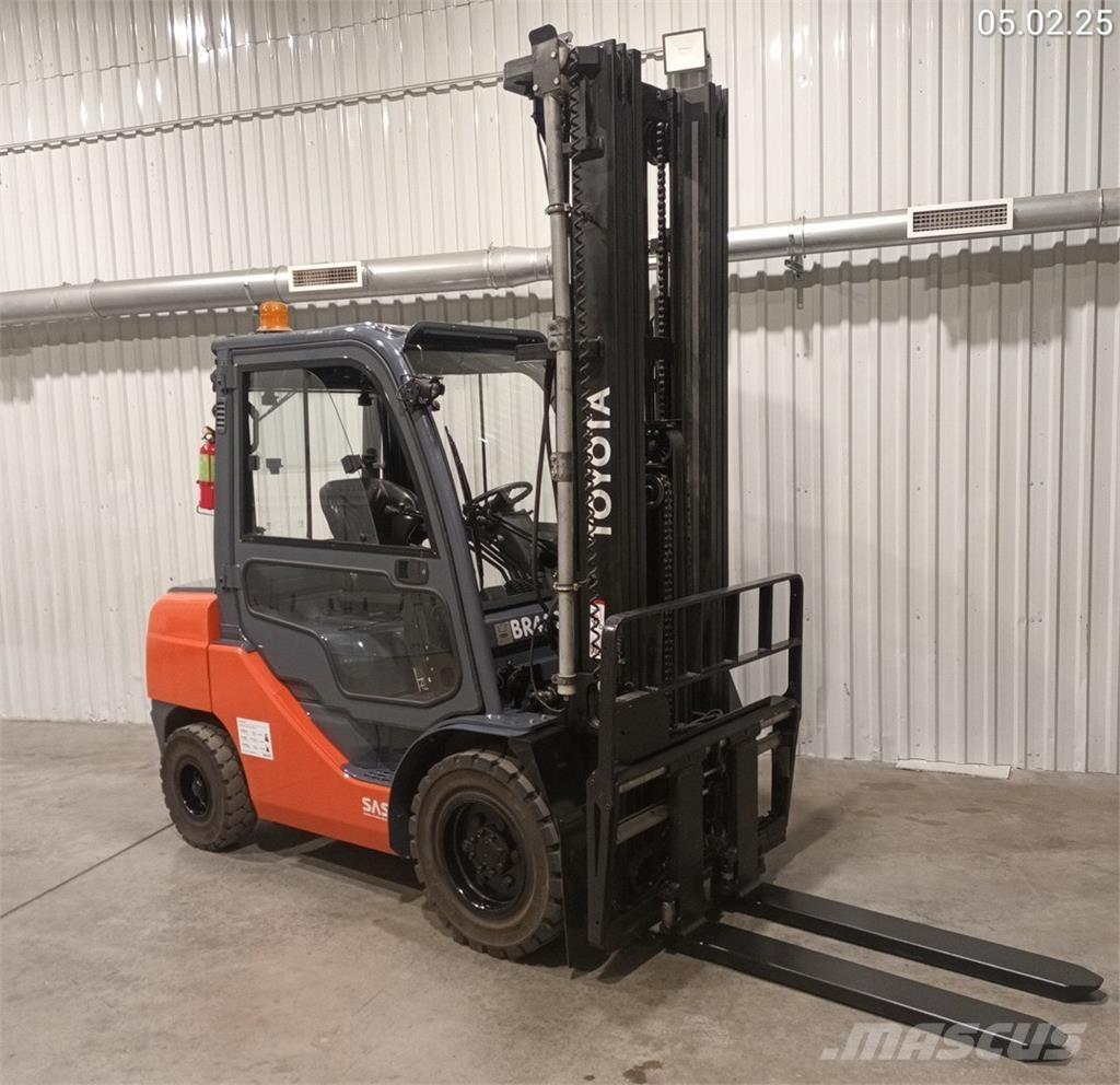 Toyota 02-8FDF30 Camiones diesel