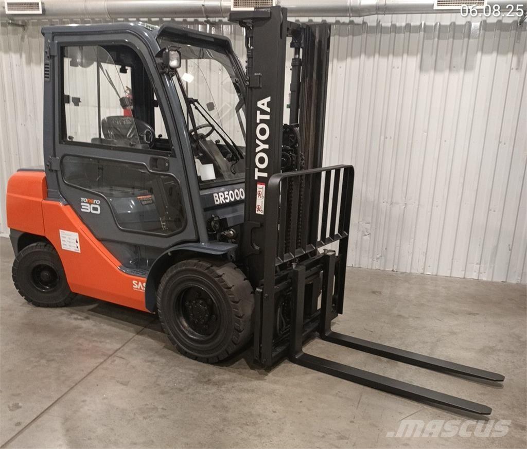 Toyota 02-8FDF30 Camiones diesel