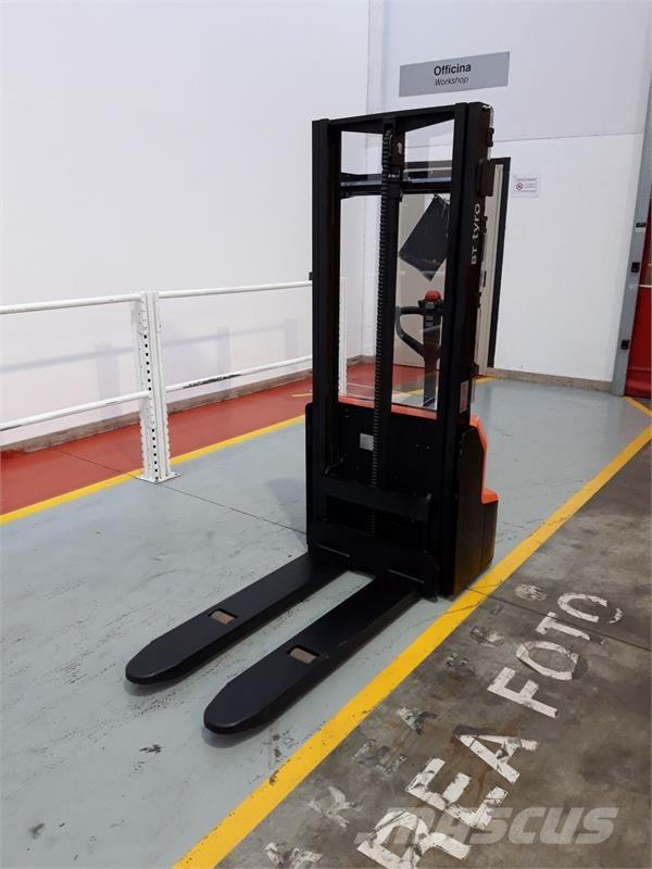 BT SHE100 Apiladores manuales