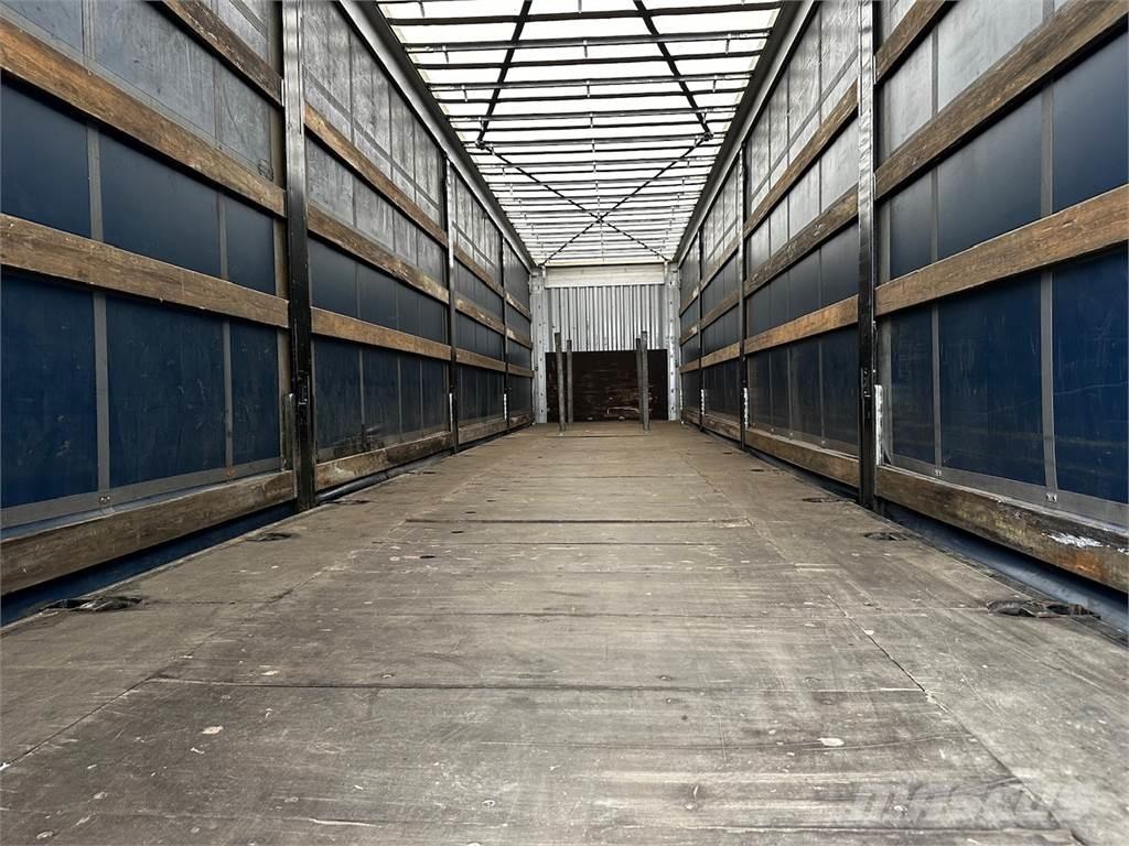 Kässbohrer , Semirremolques de caja de lona