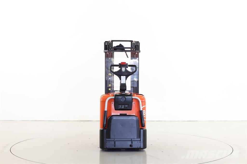 BT SPE125 Montacargas manual