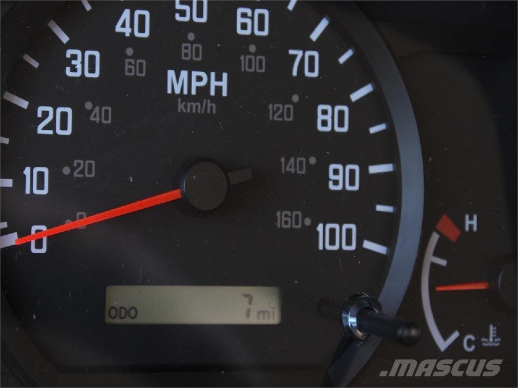 Isuzu NPR-HD Camiones con caja de remolque