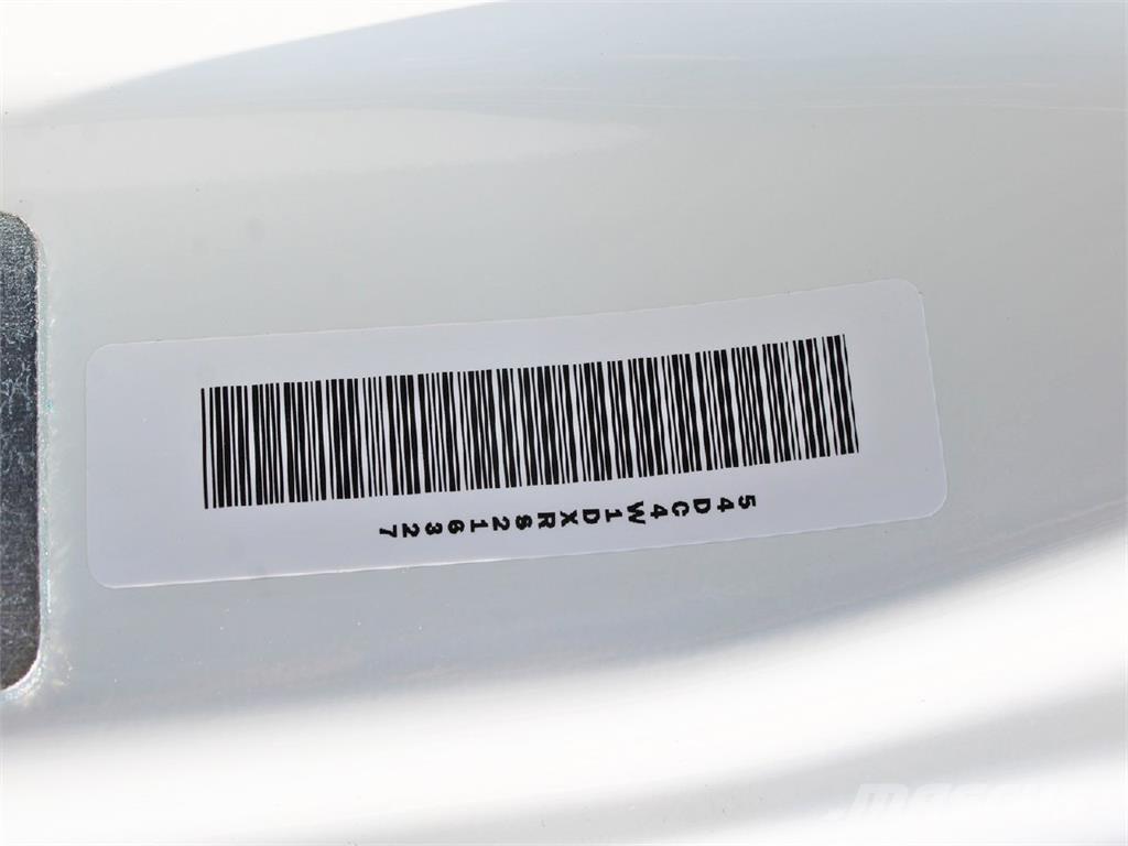 Isuzu NPR-HD Camiones con caja de remolque