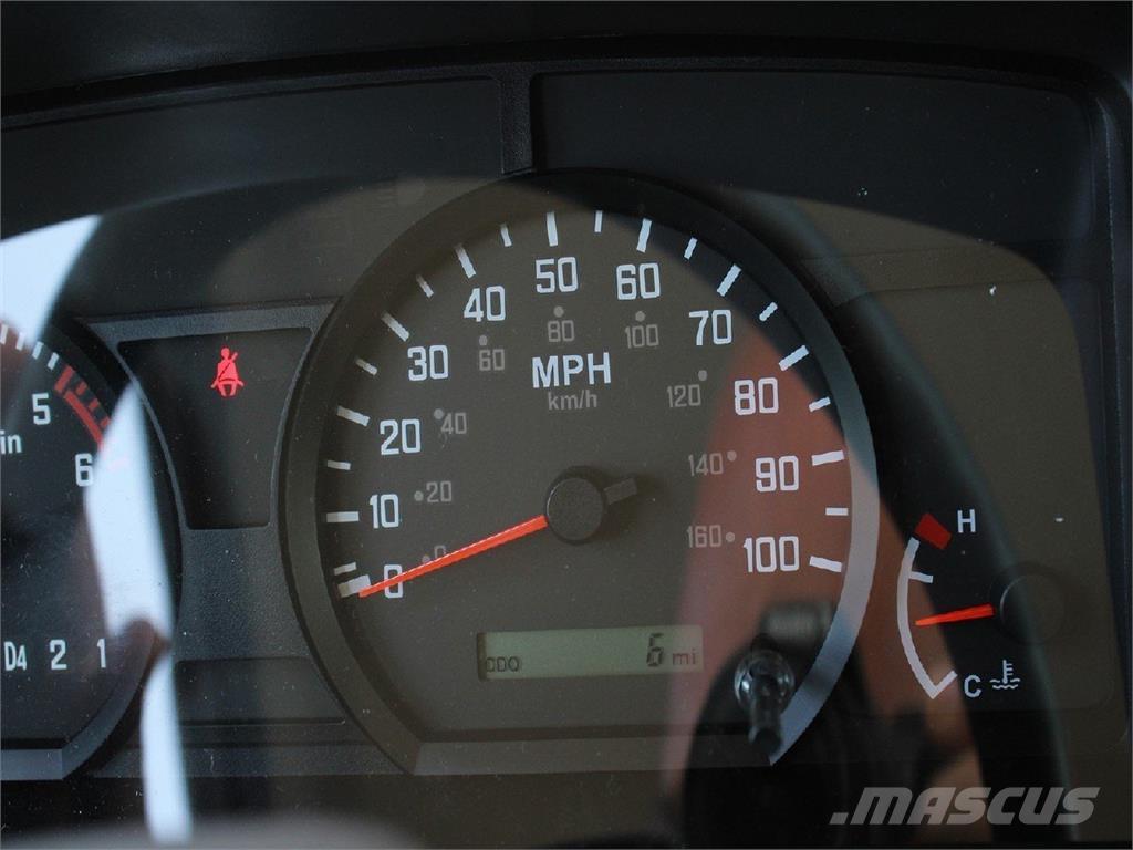 Isuzu NPR-HD Camiones de cama baja