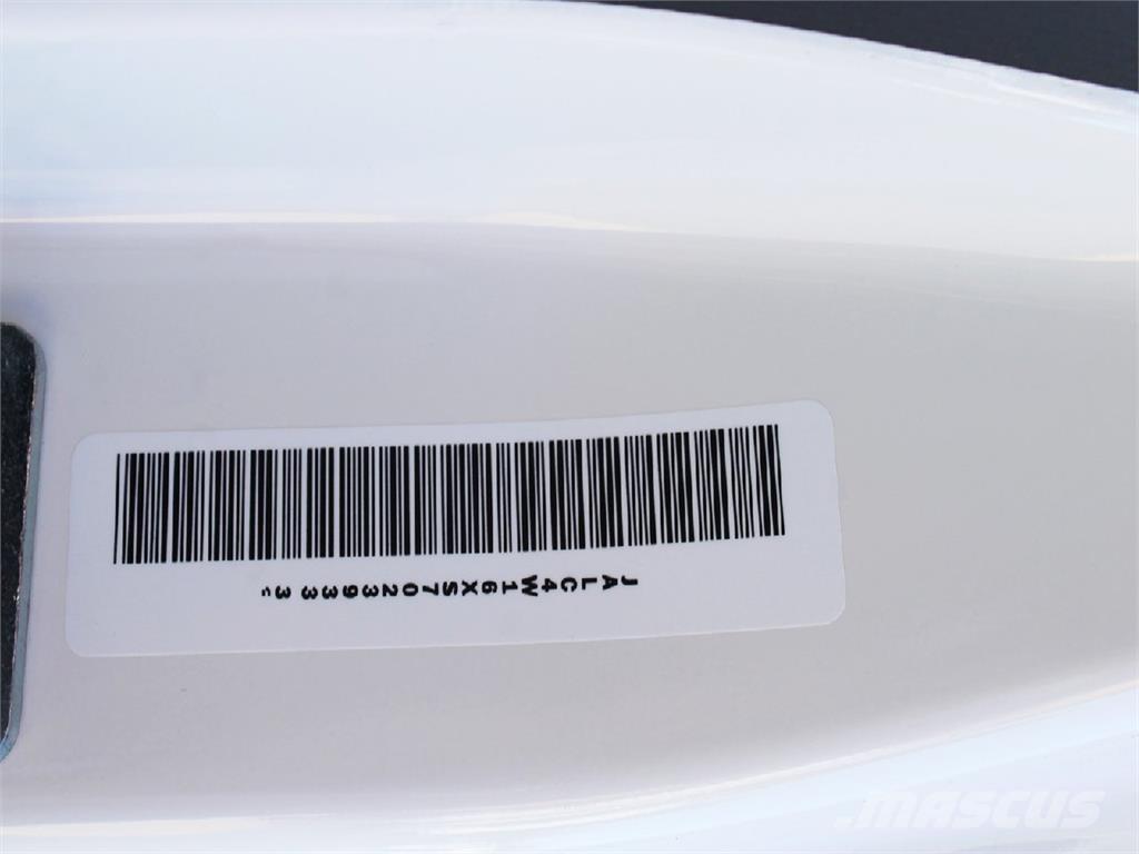 Isuzu NPR-HD Camiones de cama baja