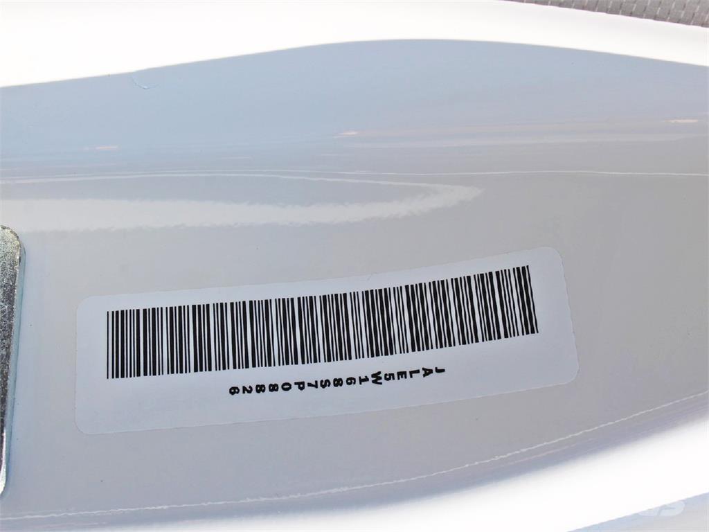 Isuzu NRR Camiones con caja de remolque