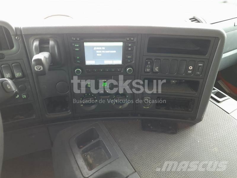 Scania P280 Camiones con caja de remolque