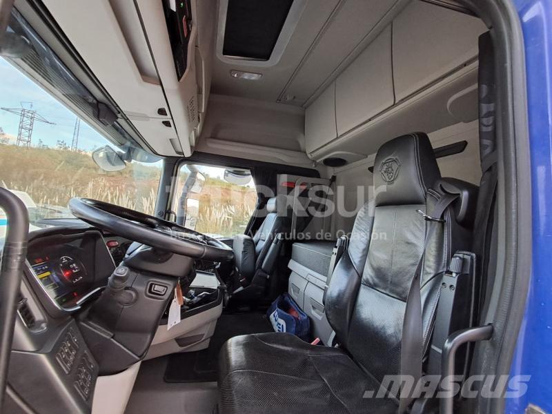 Scania R530 Camiones con chasís y cabina