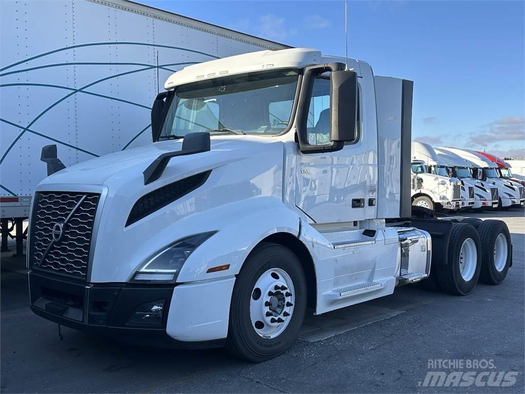 Volvo VNL300 Camiones tractor