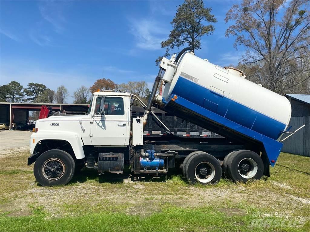 Ford L8000 Otros