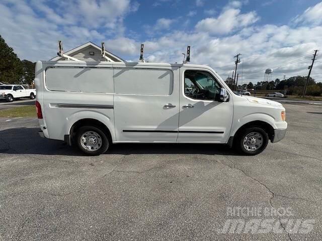 Nissan NV Otros