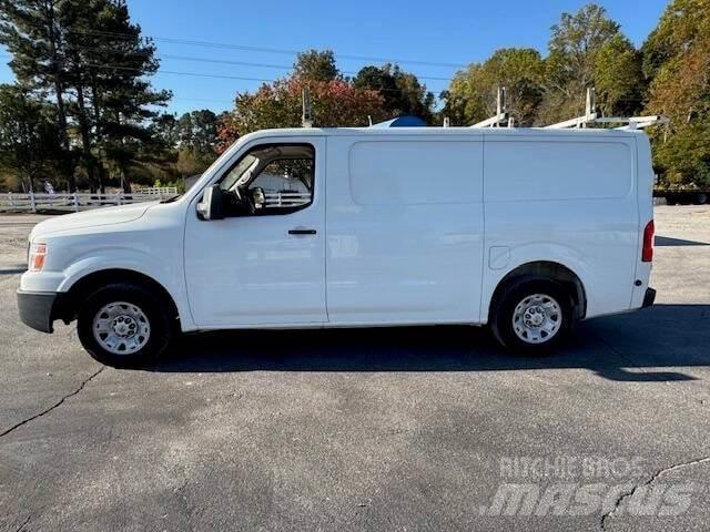 Nissan NV Otros