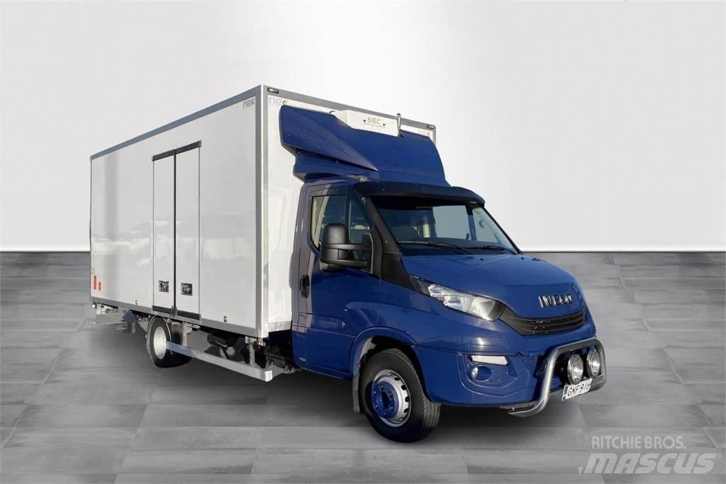 Iveco 70C18 Camiones con caja de remolque