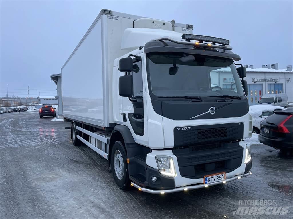 Volvo FE Camiones con caja de remolque