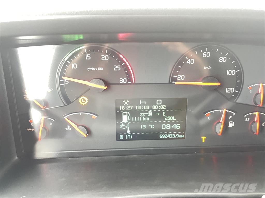 Volvo FM Camiones con caja de remolque