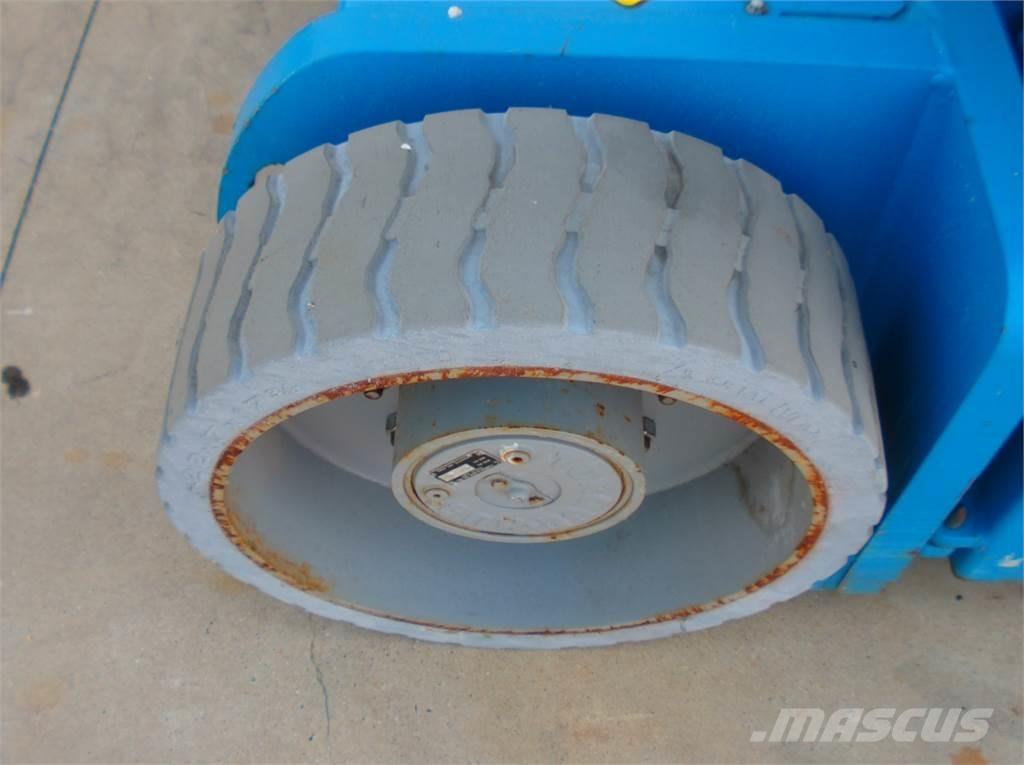 Genie Z30-20NRJ Plataformas con brazo de elevación manual