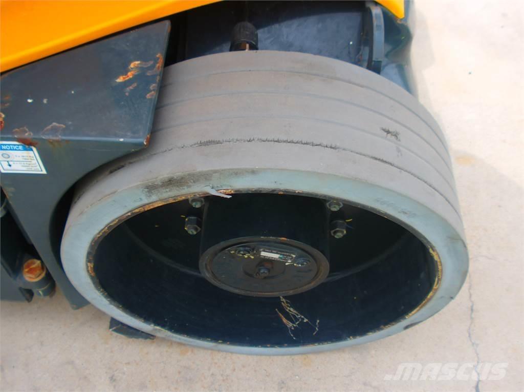 Haulotte HA12CJ+ Plataformas con brazo de elevación manual