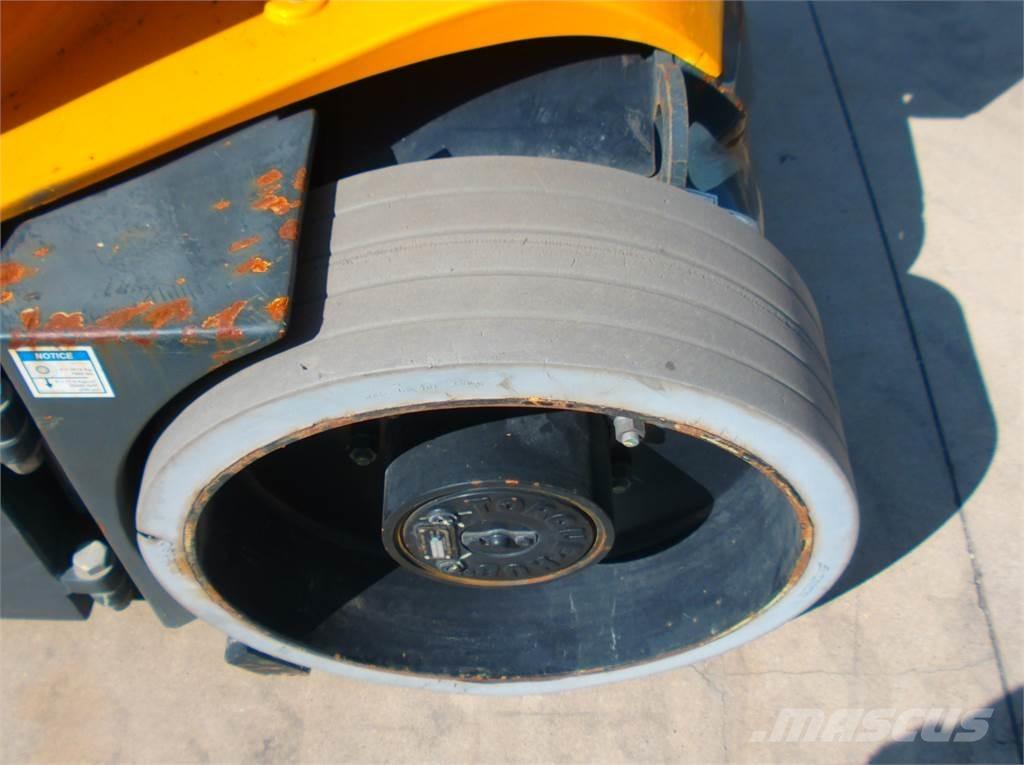 Haulotte HA12CJ+ Plataformas con brazo de elevación manual