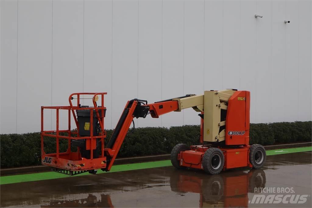 JLG E300AJP Plataformas con brazo de elevación manual