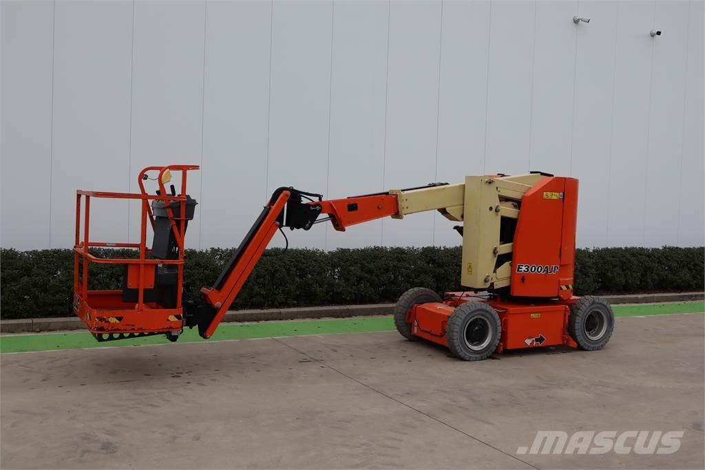 JLG E300AJP Plataformas con brazo de elevación manual