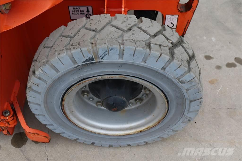 JLG E300AJP Plataformas con brazo de elevación manual