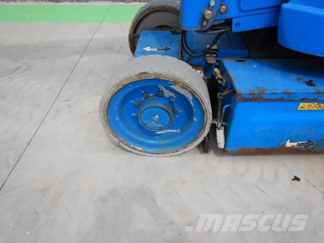 JLG E300AJP Plataformas con brazo de elevación manual