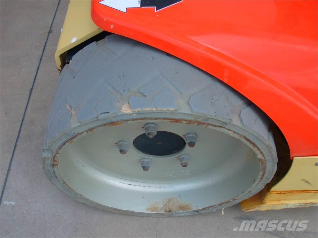 JLG Toucan 12E+ Plataformas con jaula de elevación